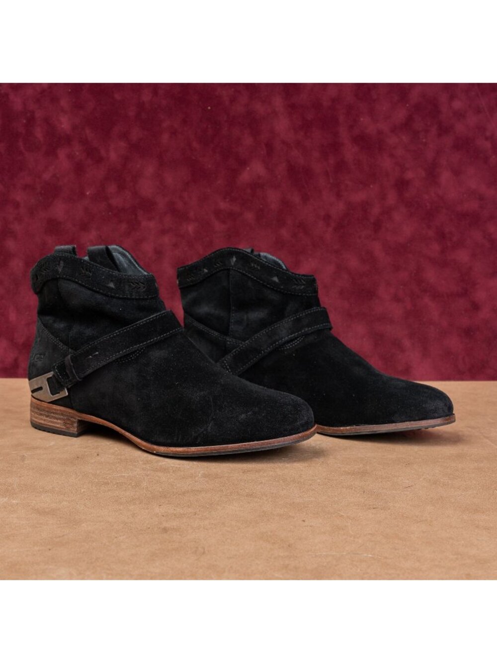 UGG Women Austin Black Suede Western Low Boho Cottage Ankle Boots sz 10